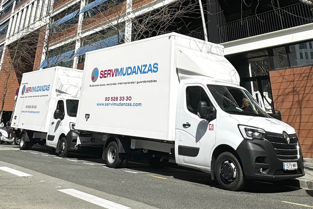 Flota de camiones de Mudanzas Mataró - empresa de mudanzas líder en el Maresme desde 2006