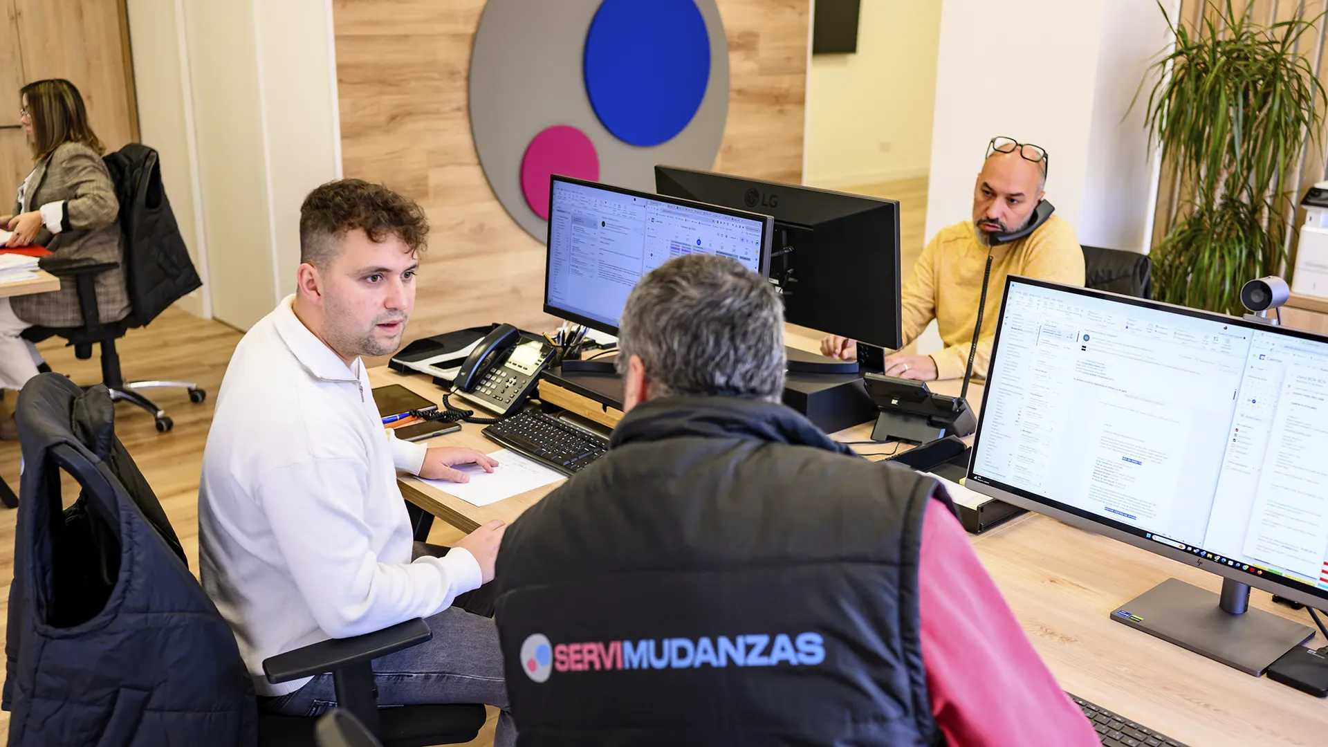 Flota propia de camiones de mudanzas ServiMudanzas Mataró