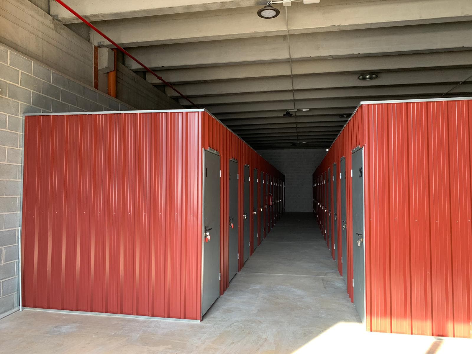 Instalaciones de guardamuebles vigilado 24h en Montcada i Reixac, módulos individuales desde 8€/m³